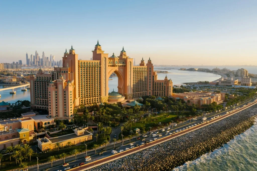 hotel-atlantis-in-dubai-at-sunset